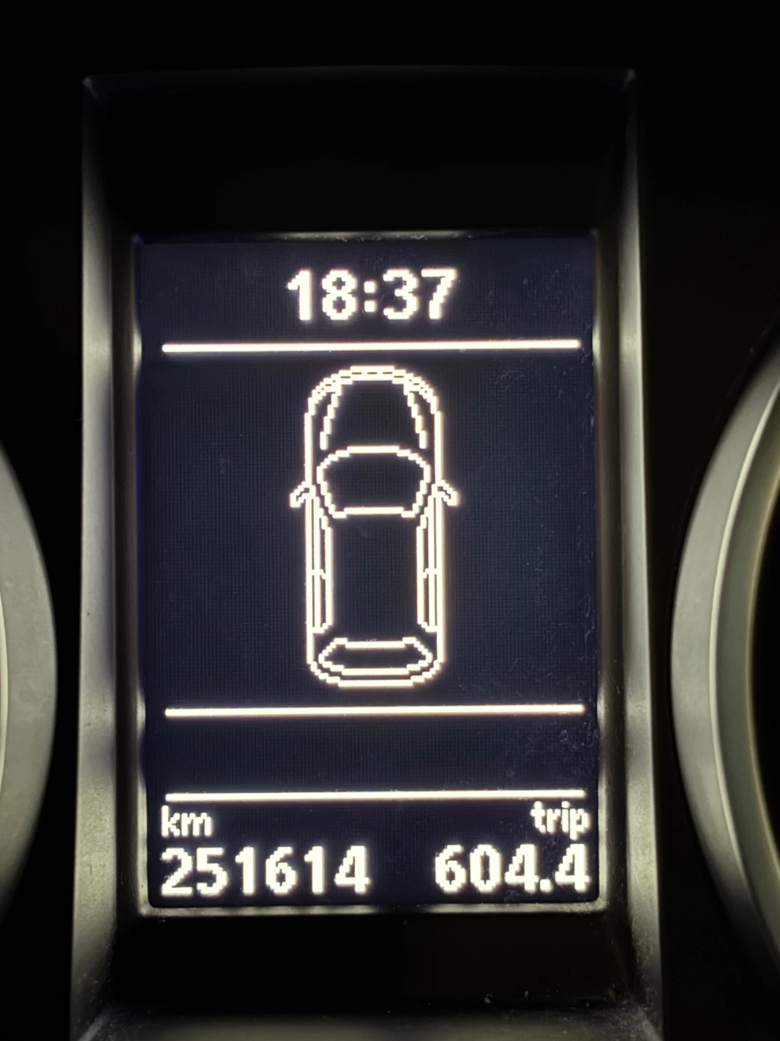 VW Golf 1.6 TDI HIGHLINE, снимка 4 - Автомобили и джипове - 55945159