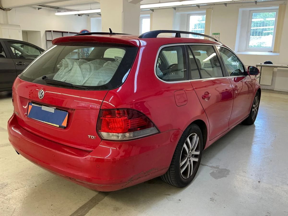 VW Golf 1.6 TDI HIGHLINE, снимка 2 - Автомобили и джипове - 55485393