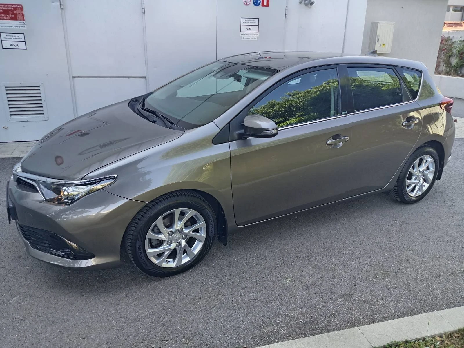 Toyota Auris !!! Avtomat !!! 47000KM !!! Evro6 !!!, снимка 3 - Автомобили и джипове - 55602585