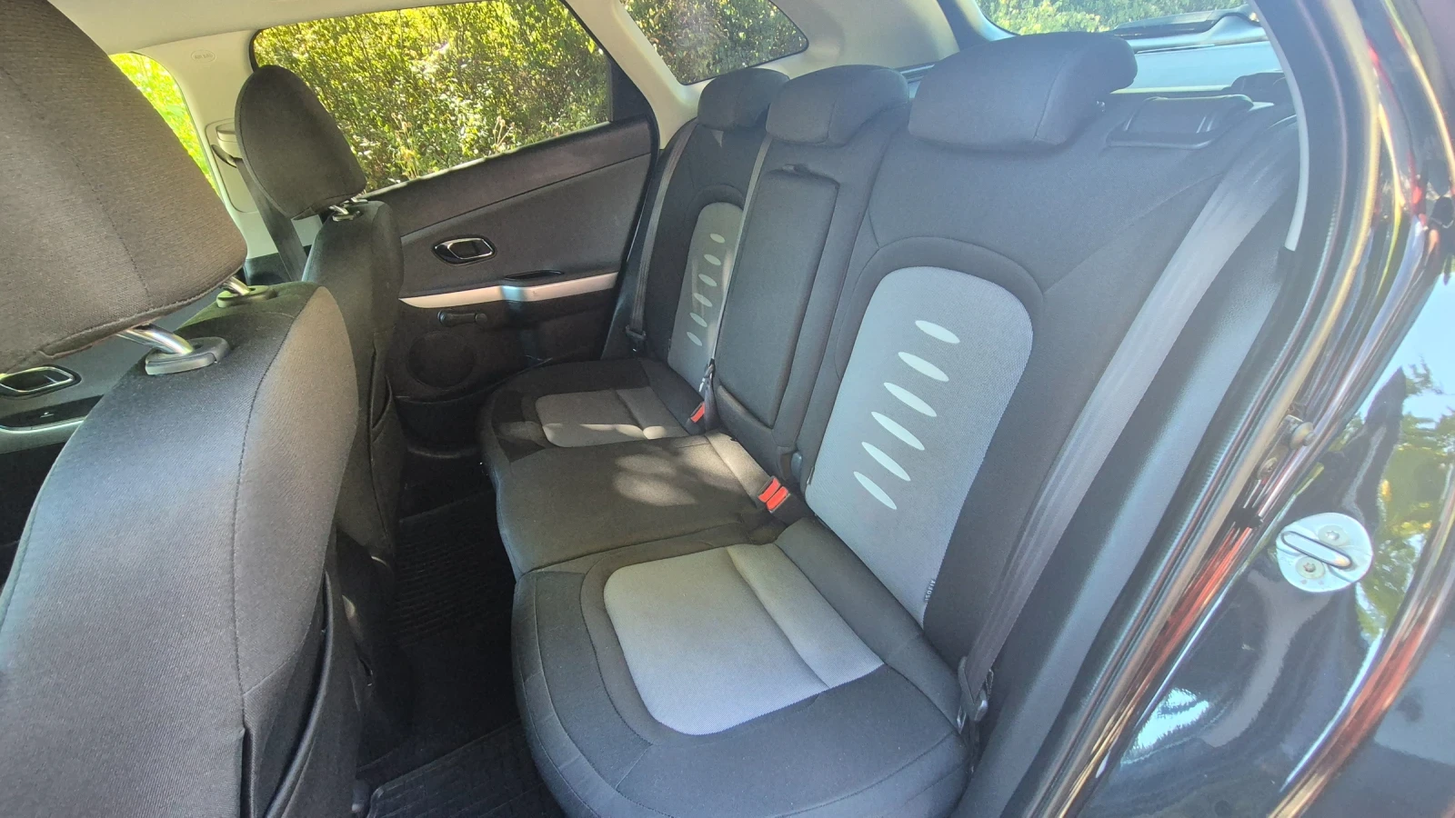 Kia Ceed 1.6 Gdi , снимка 13 - Автомобили и джипове - 55976583
