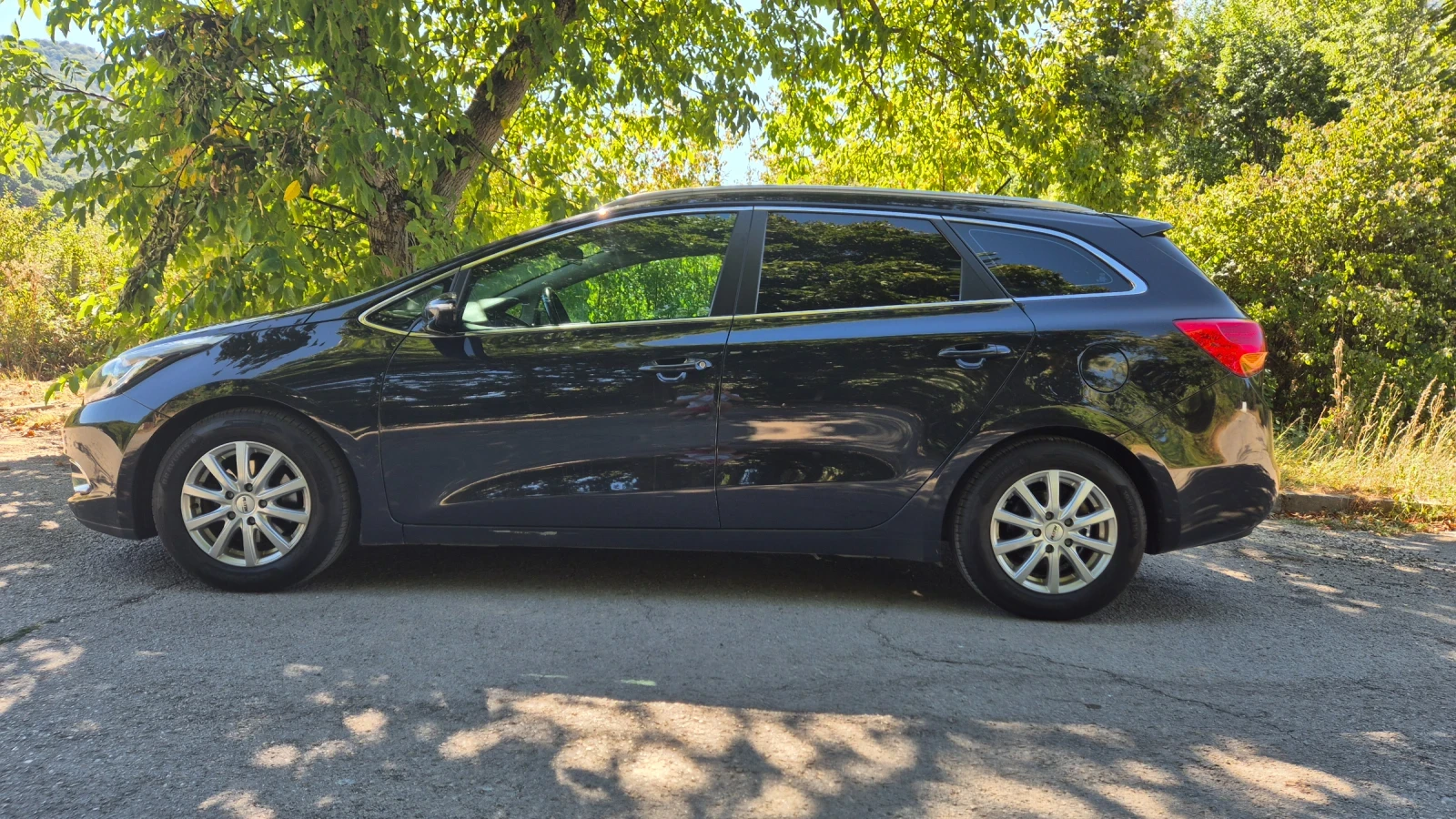 Kia Ceed 1.6 Gdi , снимка 3 - Автомобили и джипове - 55976583