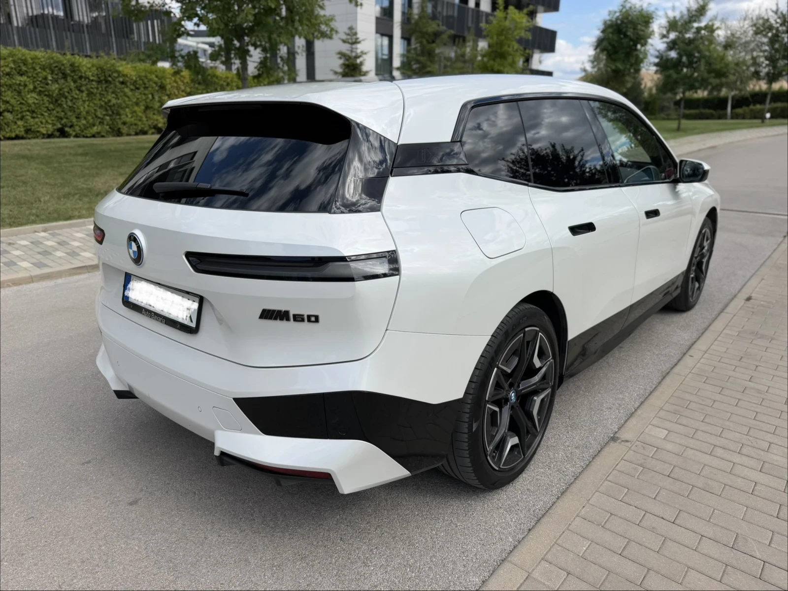 BMW iX M60 FULL В ГАРАНЦИЯ, снимка 4 - Автомобили и джипове - 56239134