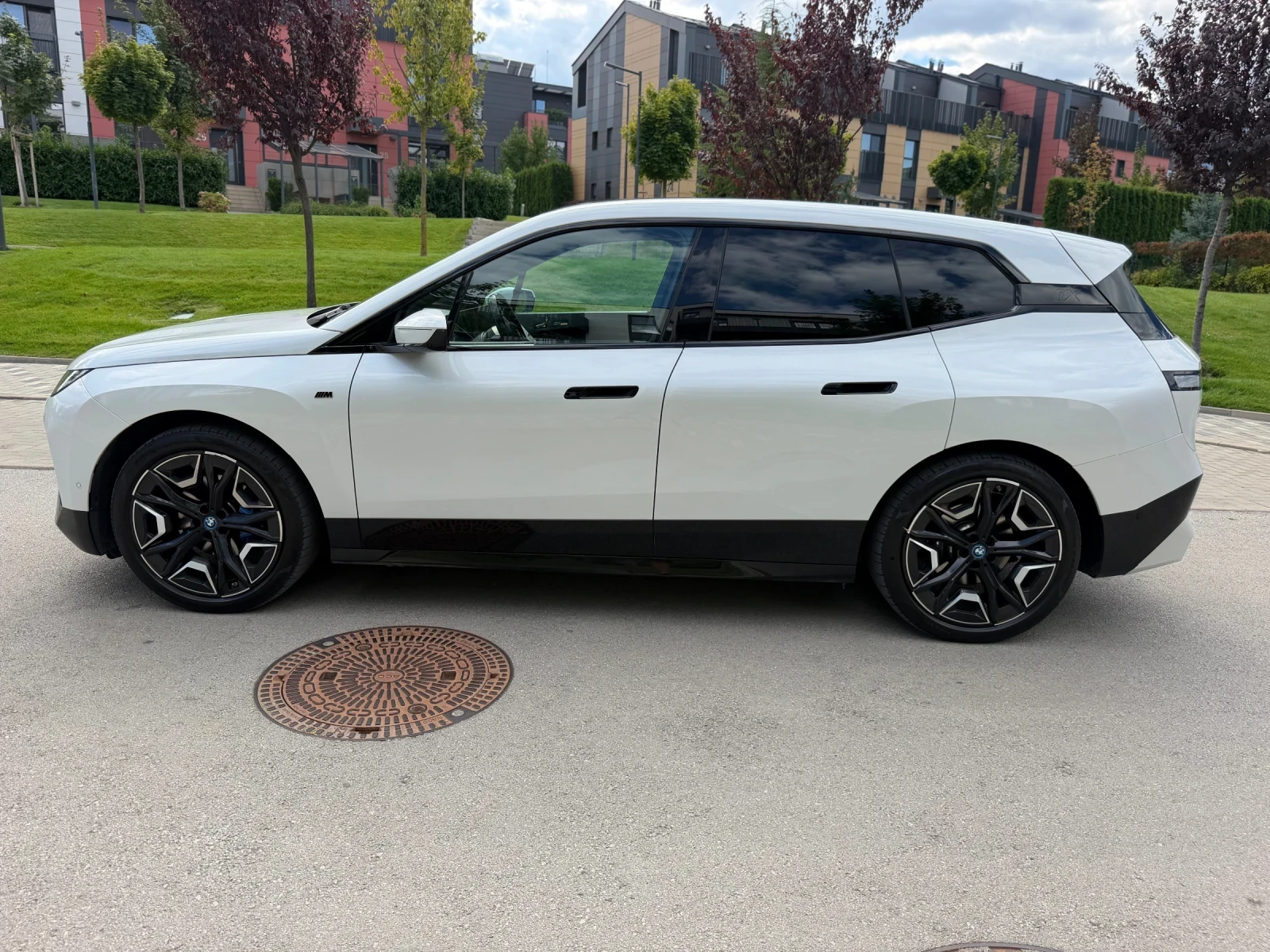 BMW iX M60 FULL В ГАРАНЦИЯ, снимка 2 - Автомобили и джипове - 56239134