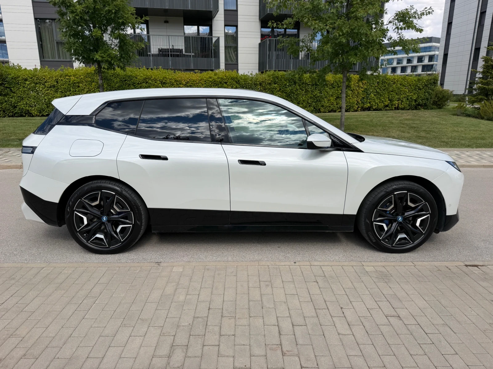 BMW iX M60 FULL В ГАРАНЦИЯ, снимка 5 - Автомобили и джипове - 56239134