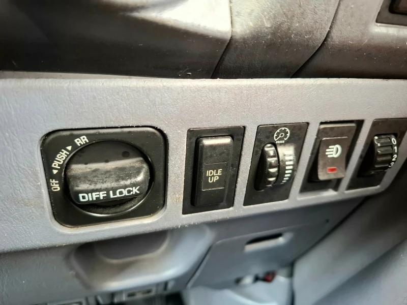 Toyota Land cruiser 3.0 TD, снимка 6 - Автомобили и джипове - 52456656