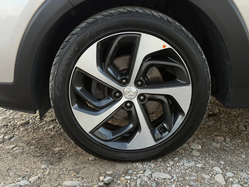 Hyundai Tucson 1.7 CRDI Навигация/Камера/Keyless/Собствен лизинг, снимка 17 - Автомобили и джипове - 53156322