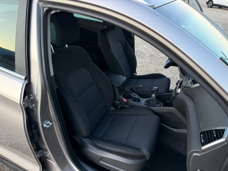 Hyundai Tucson 1.7 CRDI Навигация/Камера/Keyless/Собствен лизинг, снимка 11 - Автомобили и джипове - 53156322