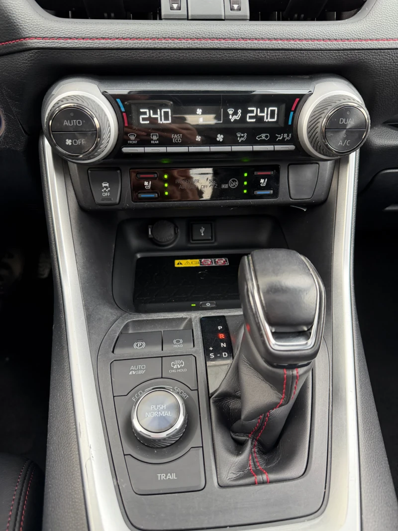 Toyota Rav4 Plug-In Premium Bi-Tone в Гаранция, снимка 13 - Автомобили и джипове - 53258740