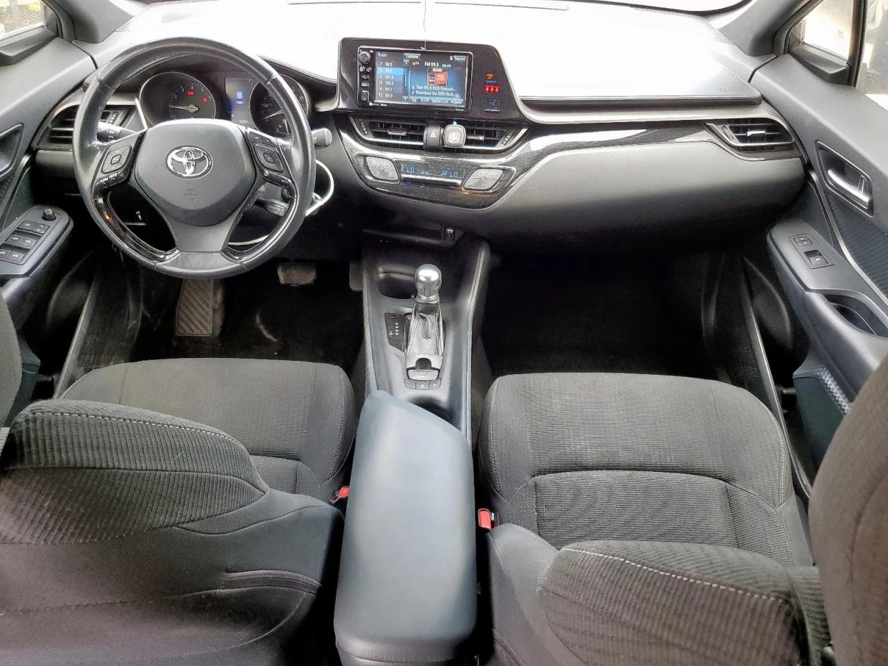 Toyota C-HR XLE - изображение 8