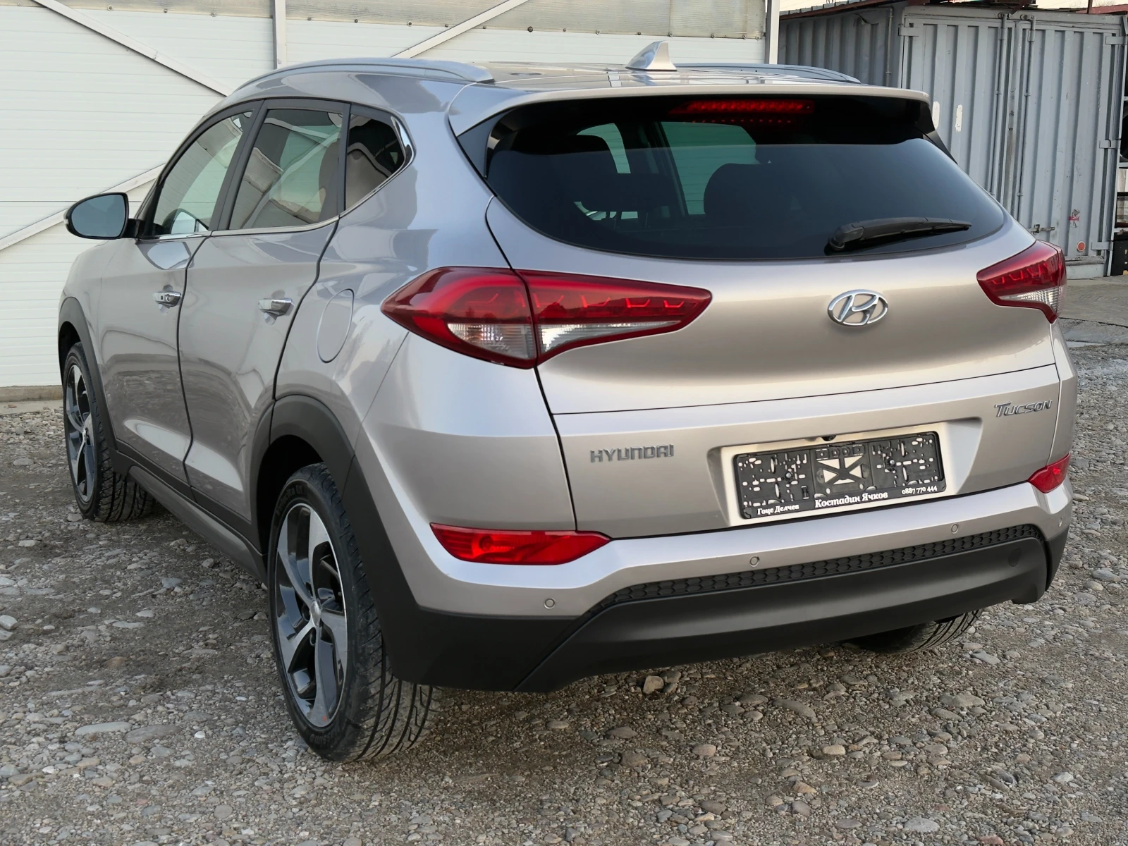 Hyundai Tucson 1.7 CRDI Навигация/Камера/Keyless/Собствен лизинг - изображение 6