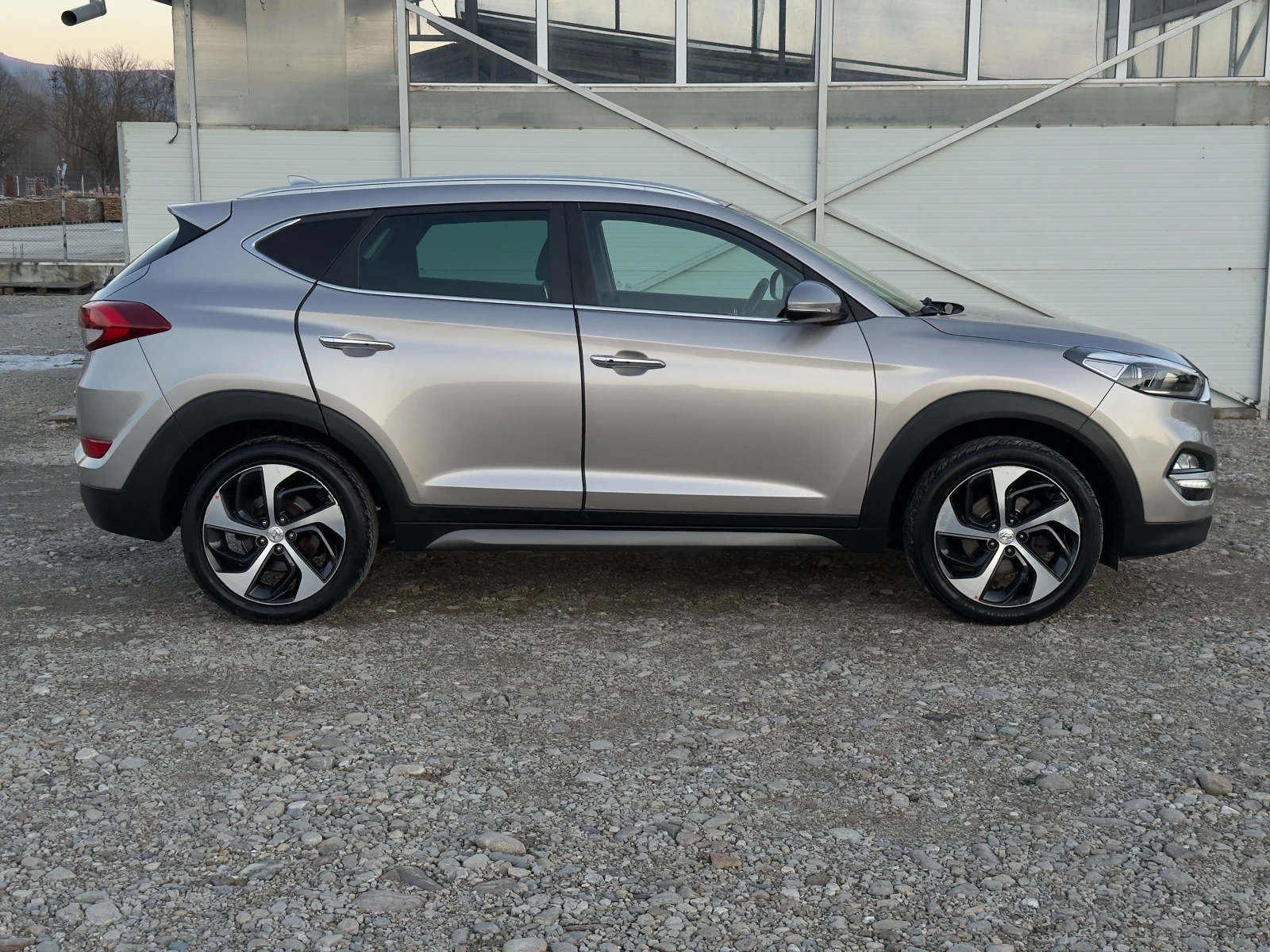 Hyundai Tucson 1.7 CRDI Навигация/Камера/Keyless/Собствен лизинг - изображение 3