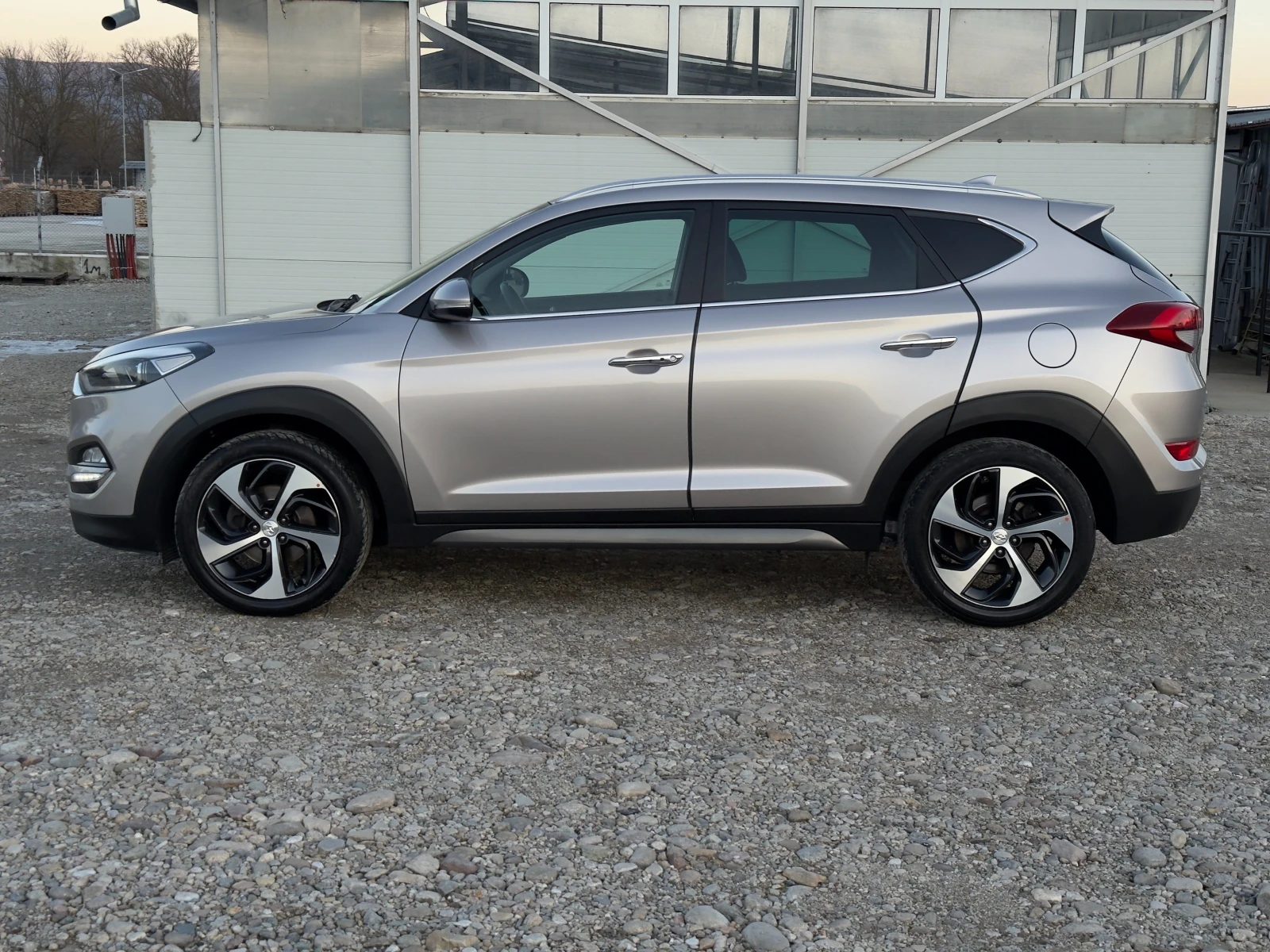 Hyundai Tucson 1.7 CRDI Навигация/Камера/Keyless/Собствен лизинг - изображение 7