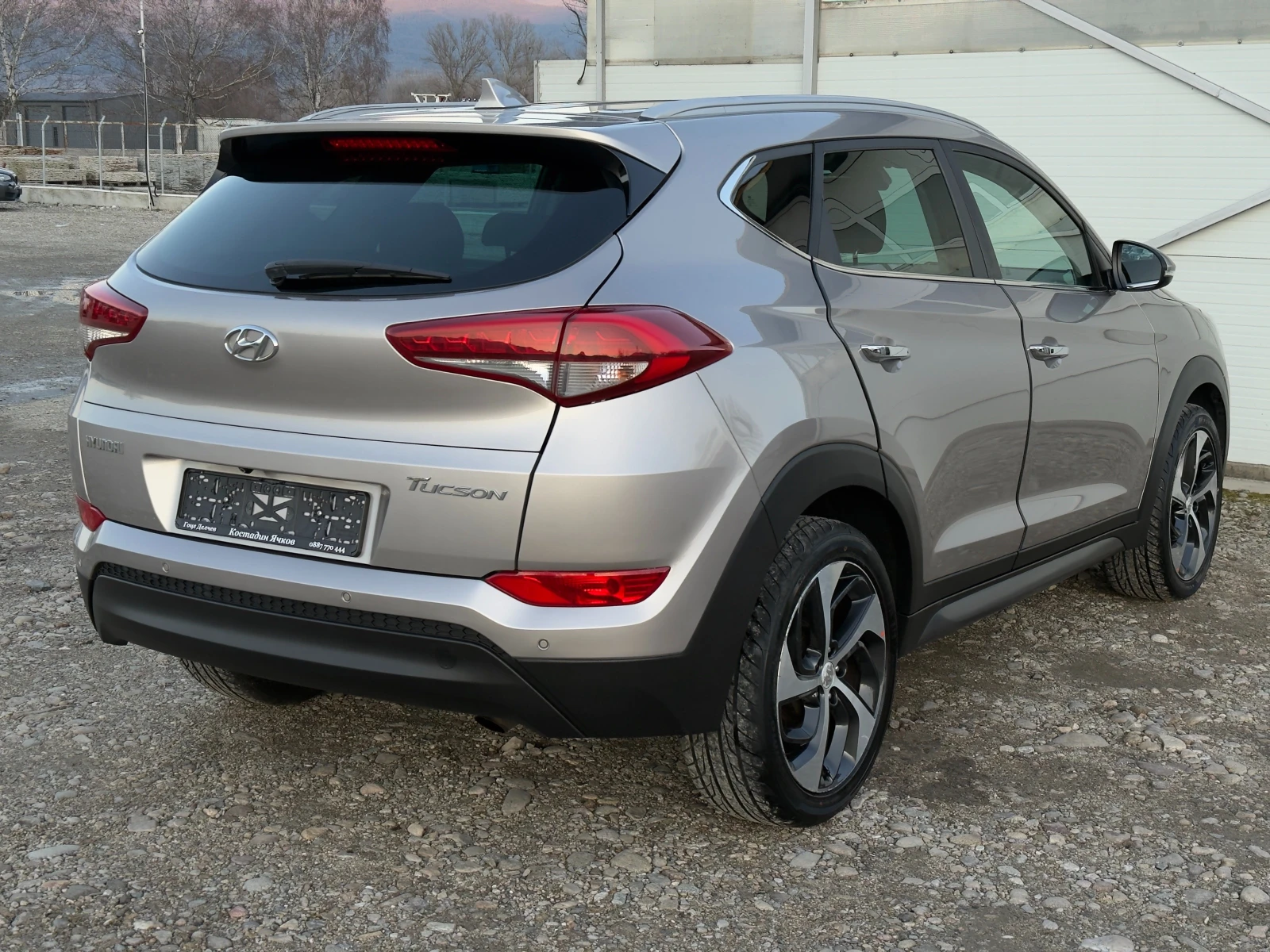 Hyundai Tucson 1.7 CRDI Навигация/Камера/Keyless/Собствен лизинг - изображение 4