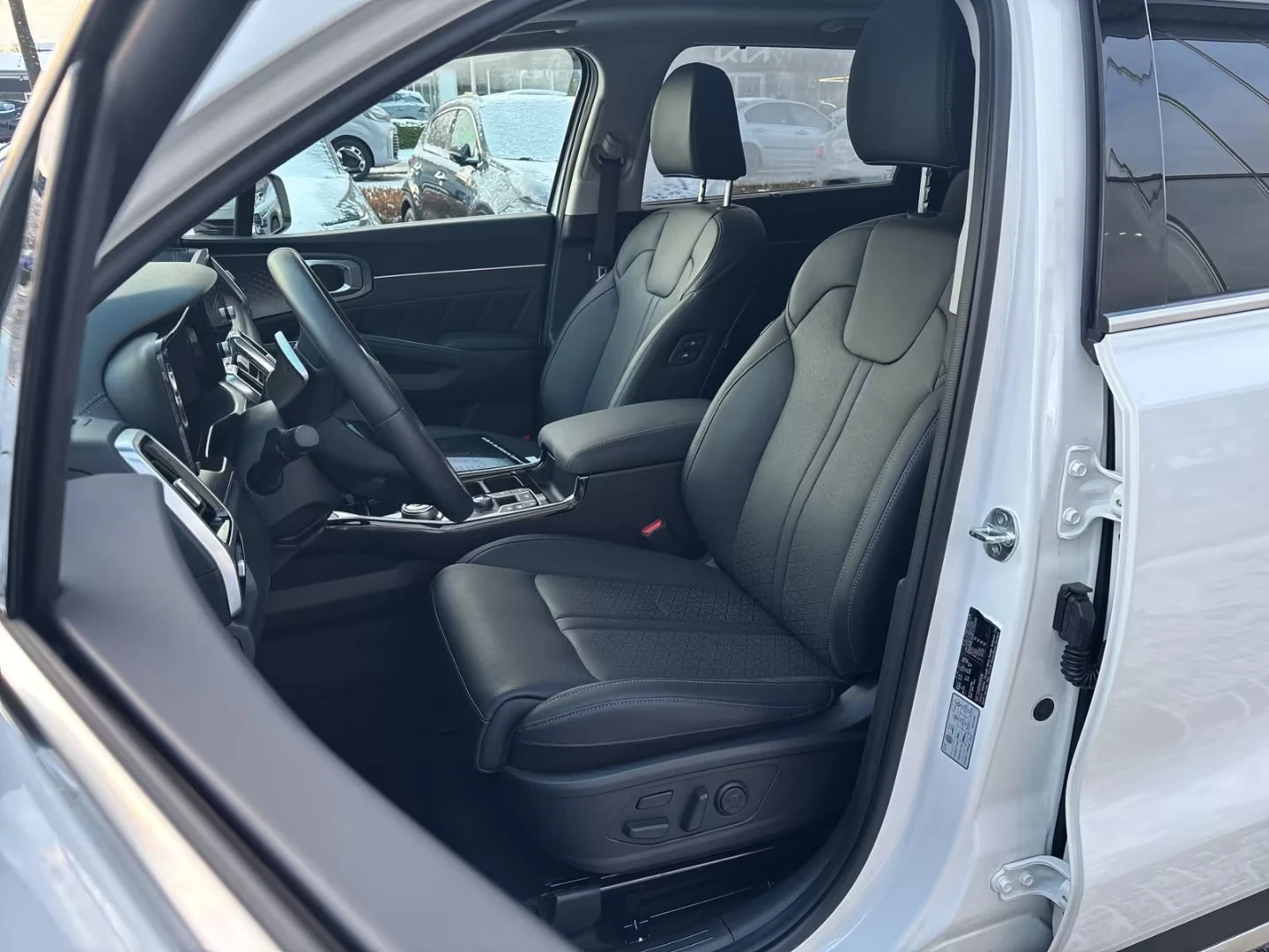 Kia Sorento 1.6T-GDI/230HP/7S/HEV/PLATINUM/AWD/PANO/360/921g, снимка 4 - Автомобили и джипове - 53826839