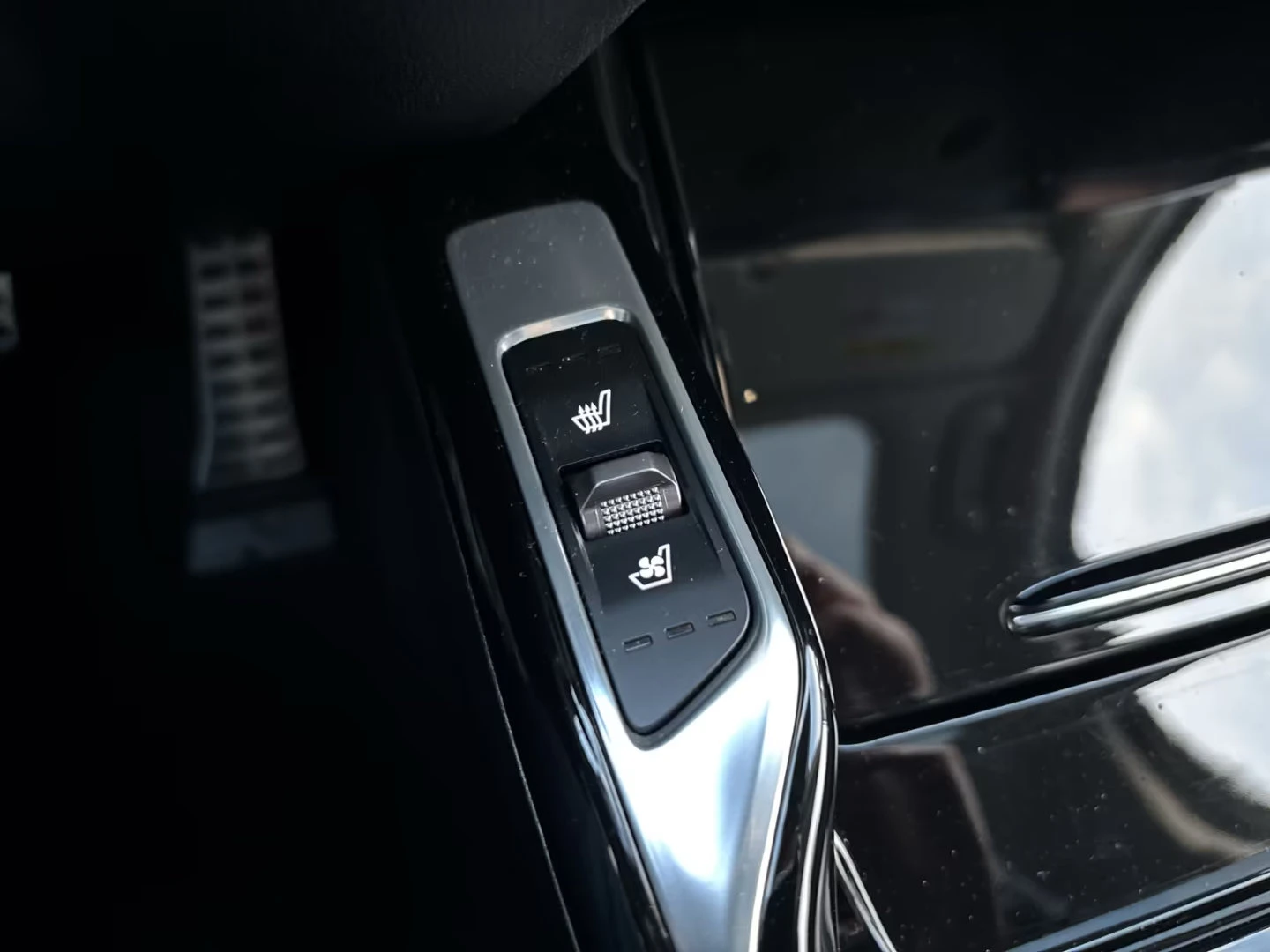 Kia Sorento 1.6T-GDI/230HP/7S/HEV/PLATINUM/AWD/PANO/360/921g, снимка 13 - Автомобили и джипове - 53826839