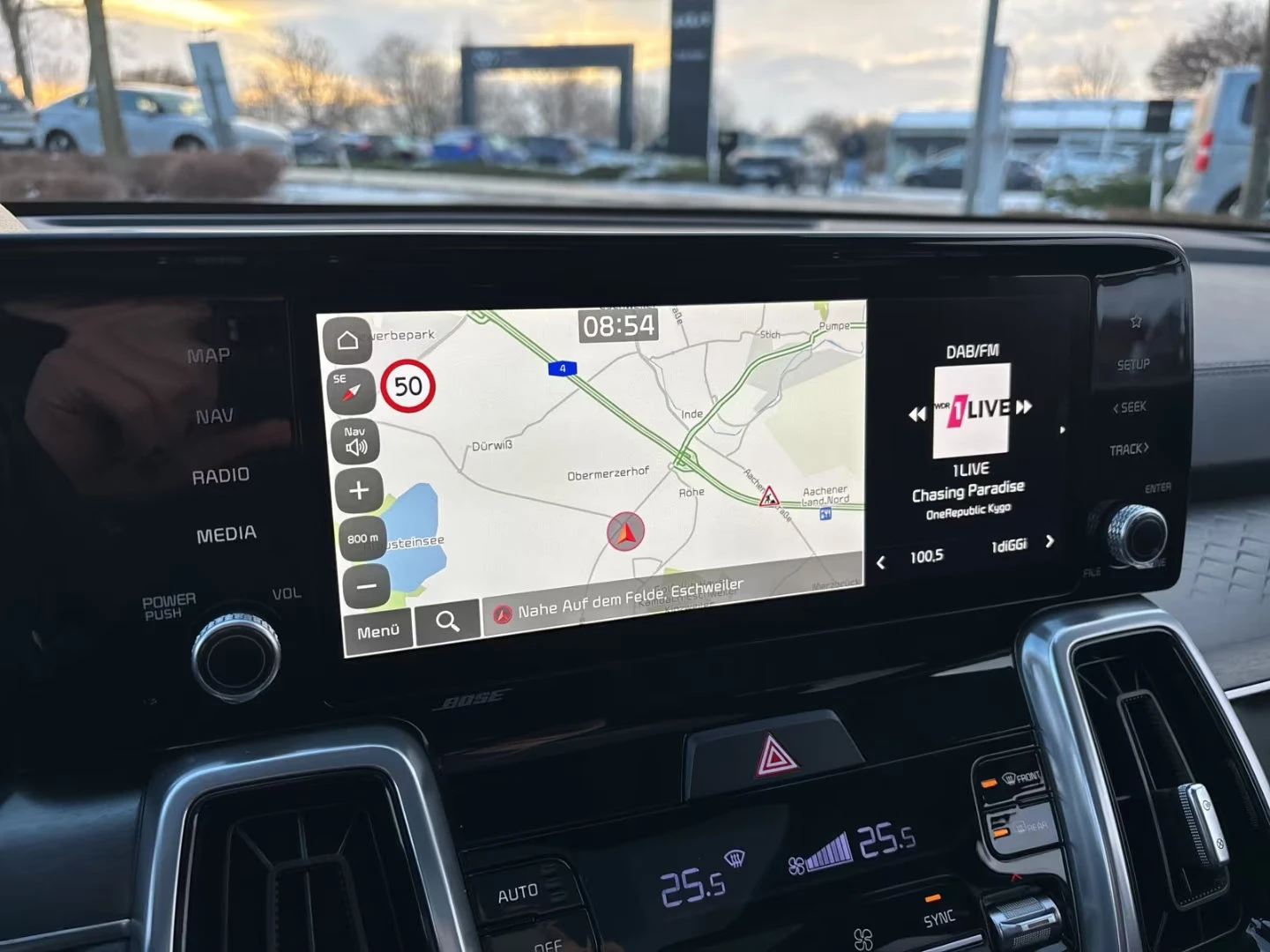 Kia Sorento 1.6T-GDI/230HP/7S/HEV/PLATINUM/AWD/PANO/360/921g, снимка 11 - Автомобили и джипове - 53826839