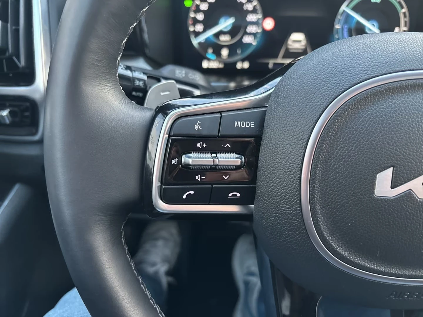 Kia Sorento 1.6T-GDI/230HP/7S/HEV/PLATINUM/AWD/PANO/360/921g, снимка 9 - Автомобили и джипове - 53826839