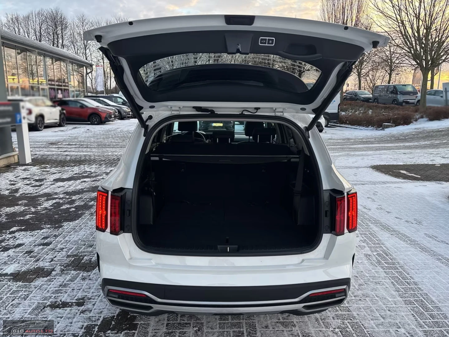 Kia Sorento 1.6T-GDI/230HP/7S/HEV/PLATINUM/AWD/PANO/360/921g, снимка 16 - Автомобили и джипове - 53826839