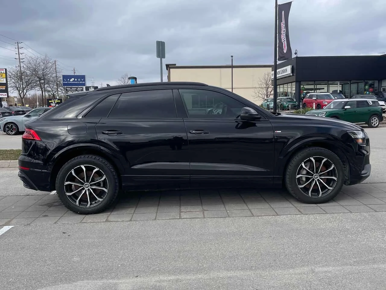 Audi Q8 TECHNIK * ДИСТРОНИК* 360 КАМЕРА* ОБДУХВАНЕ* , снимка 4 - Автомобили и джипове - 53827577