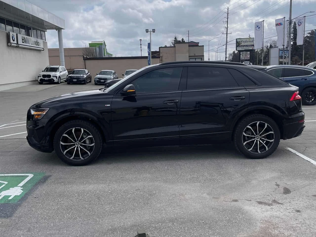 Audi Q8 TECHNIK * ДИСТРОНИК* 360 КАМЕРА* ОБДУХВАНЕ* , снимка 3 - Автомобили и джипове - 53827577