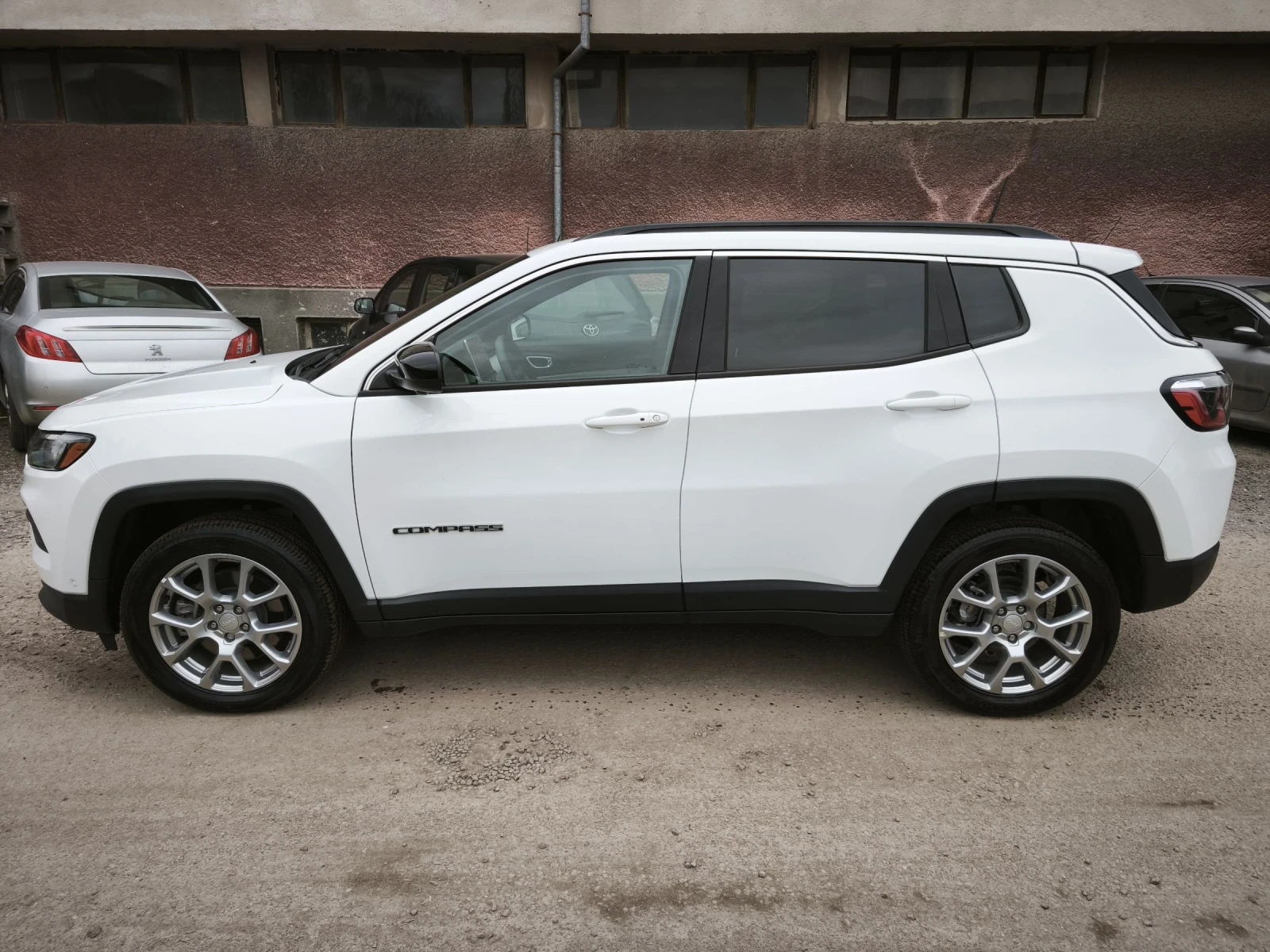 Jeep Compass Latitude Lux 2.0L, 200HP TURBO, 4x4 Drive, снимка 6 - Автомобили и джипове - 54032708