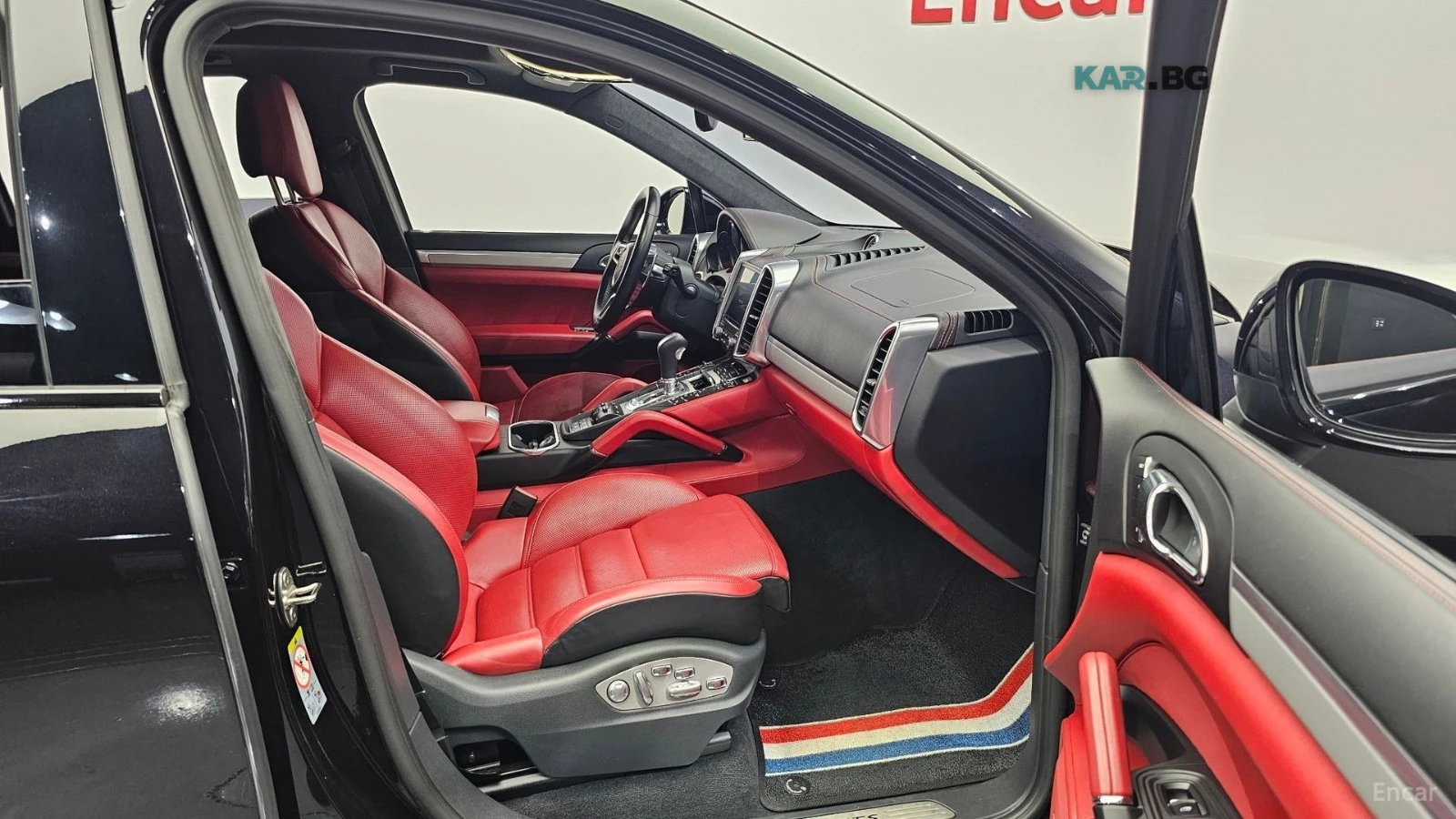 Porsche Cayenne GTS/KEYLESS/DISTRONIC/PANO/360, снимка 14 - Автомобили и джипове - 54973428