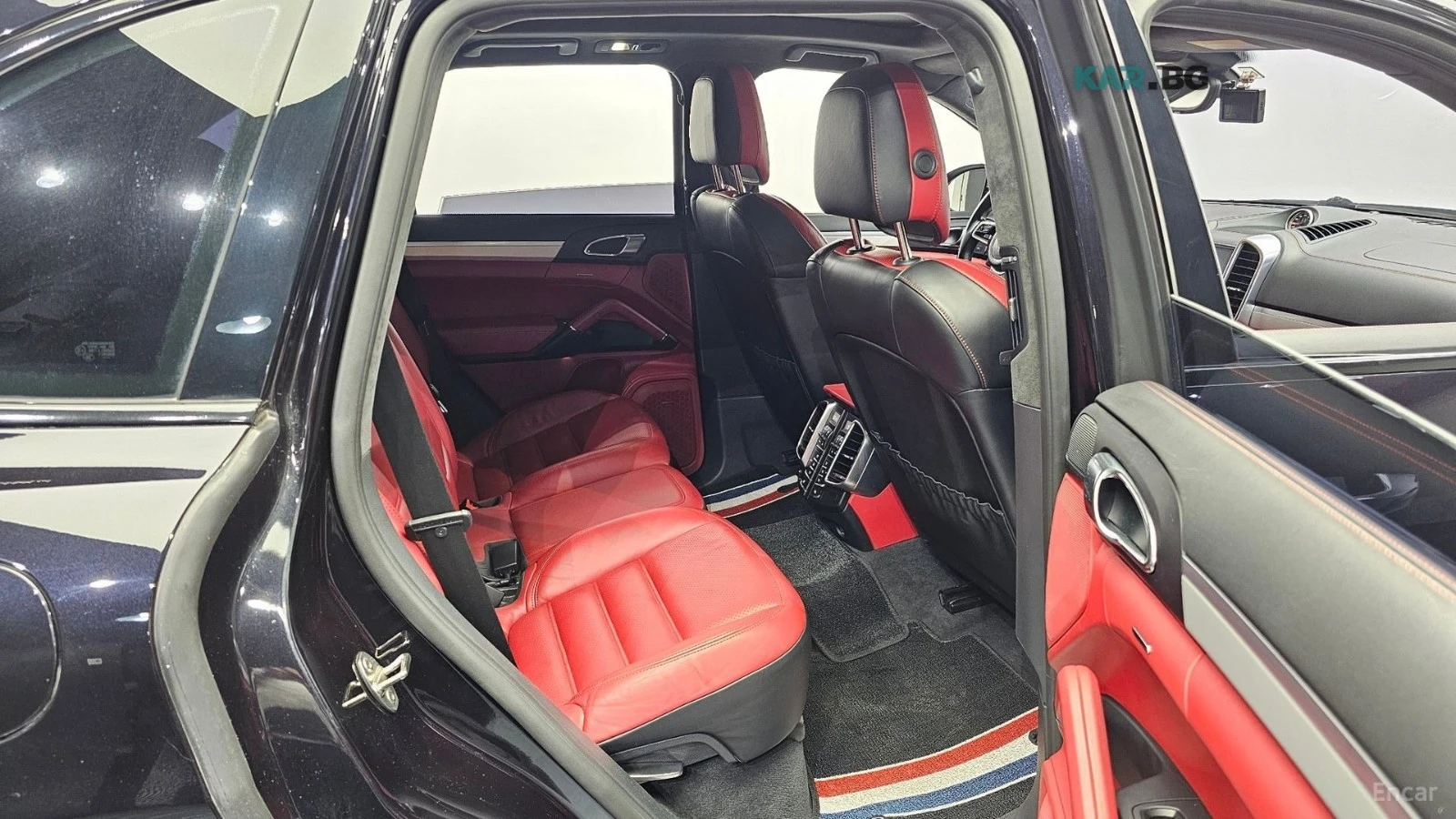 Porsche Cayenne GTS/KEYLESS/DISTRONIC/PANO/360, снимка 15 - Автомобили и джипове - 54973428
