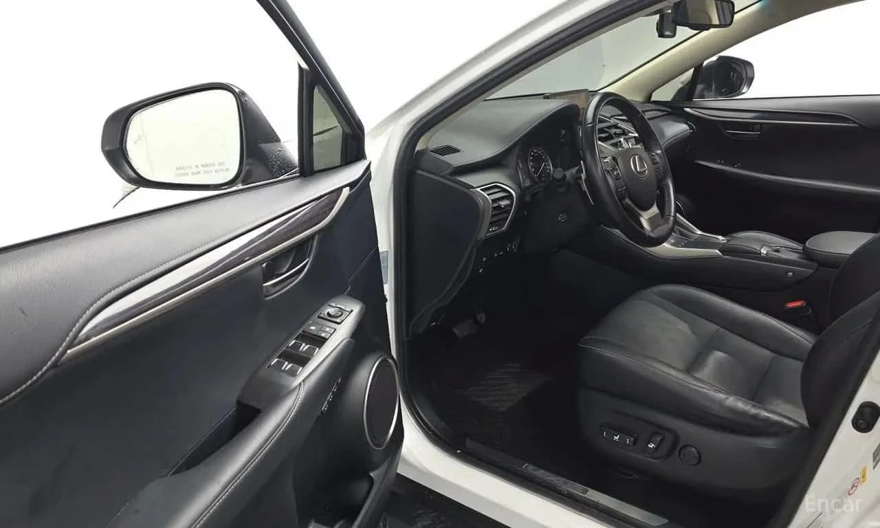 Lexus NX 300h * Executive * КРАЙНА ЦЕНА ДО БЪЛГАРИЯ * АВТОКРЕДИТ, снимка 10 - Автомобили и джипове - 55569545