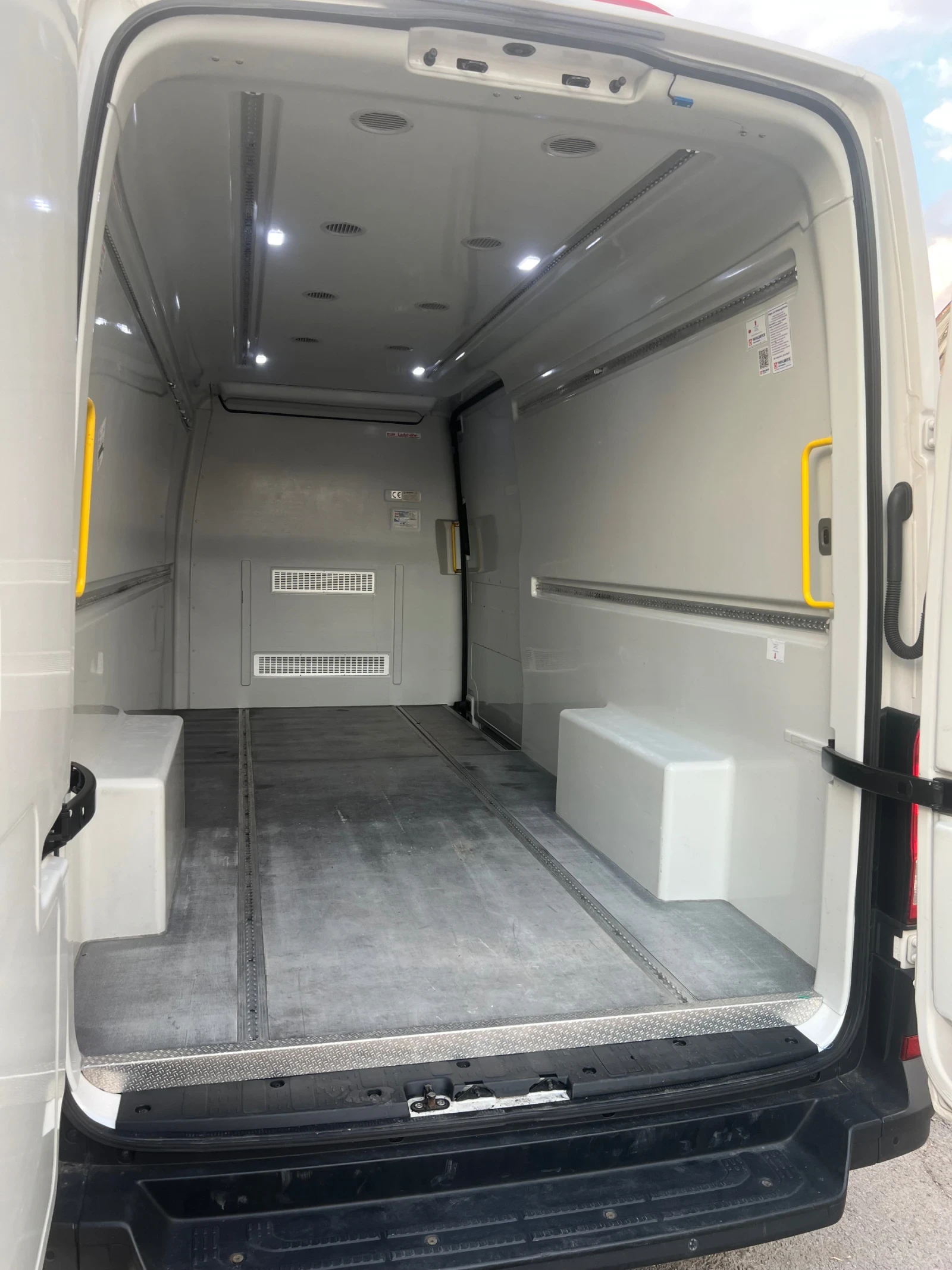 VW Crafter 2.0 TDI хладилен, снимка 9 - Бусове и автобуси - 55838887