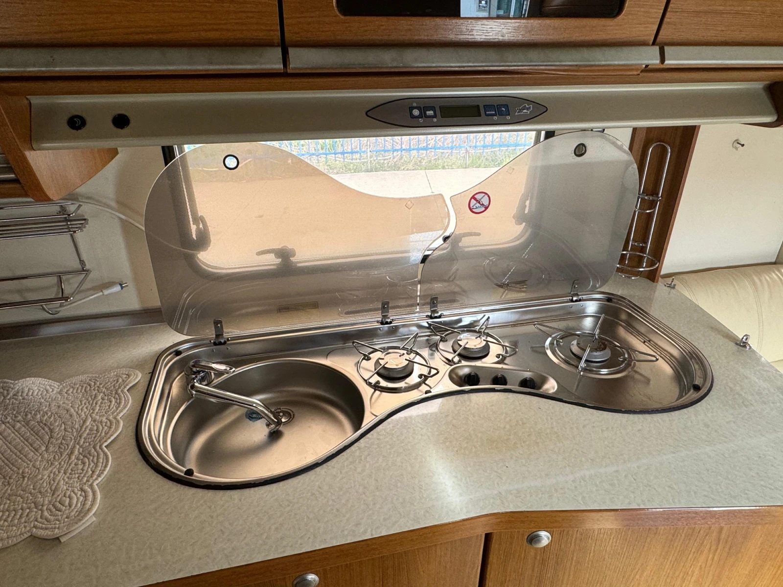 Каравана Fendt DIAMANT, снимка 10 - Каравани и кемпери - 54194499