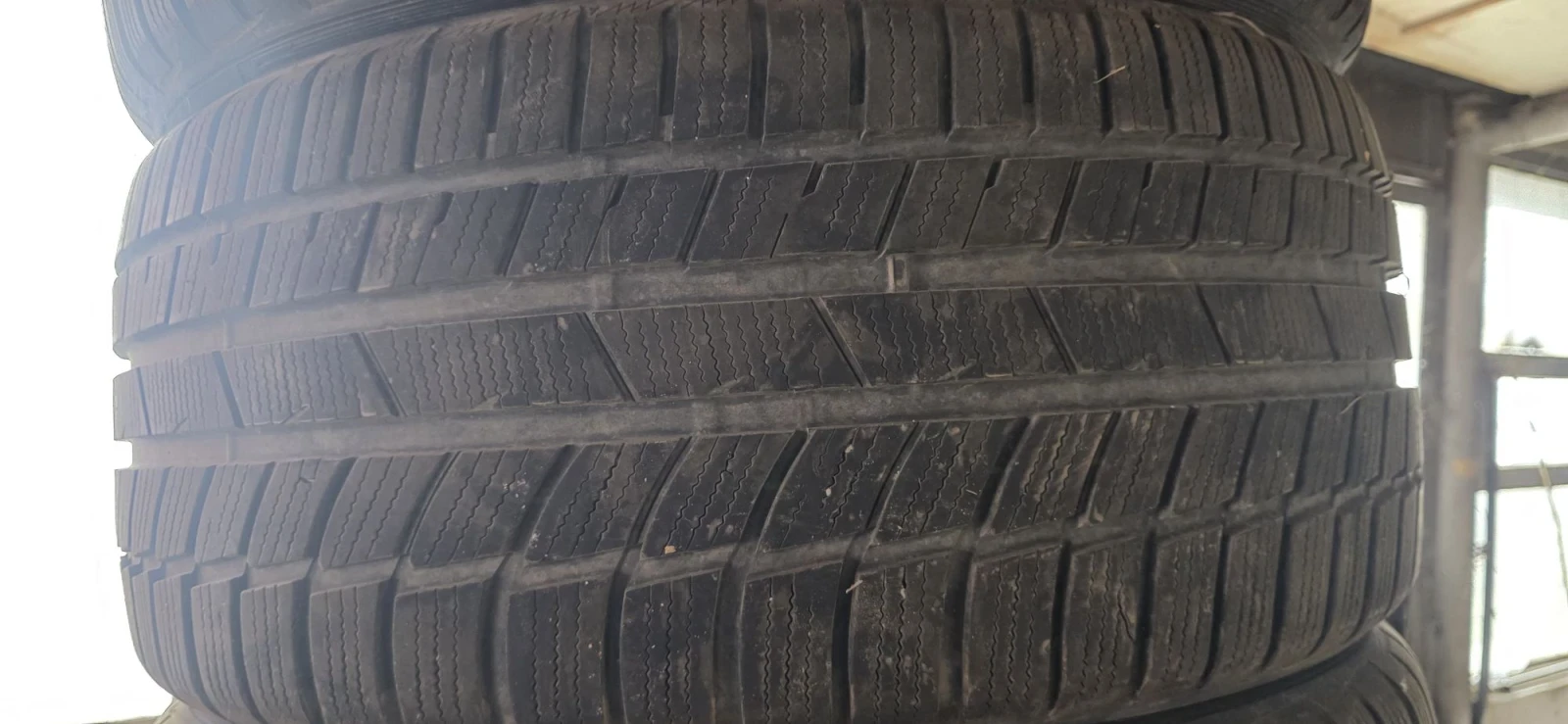 Гуми Зимни 275/35R21, снимка 3 - Гуми и джанти - 56716781
