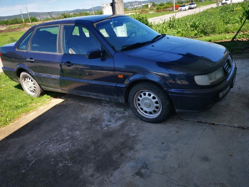 VW Passat 1, 6, снимка 4 - Автомобили и джипове - 49500384