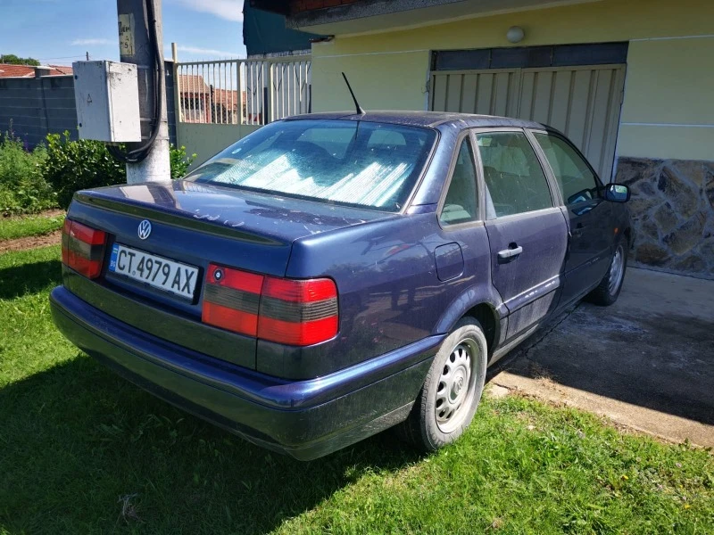 VW Passat 1, 6, снимка 6 - Автомобили и джипове - 47672450