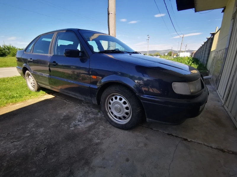 VW Passat 1, 6, снимка 7 - Автомобили и джипове - 49500384