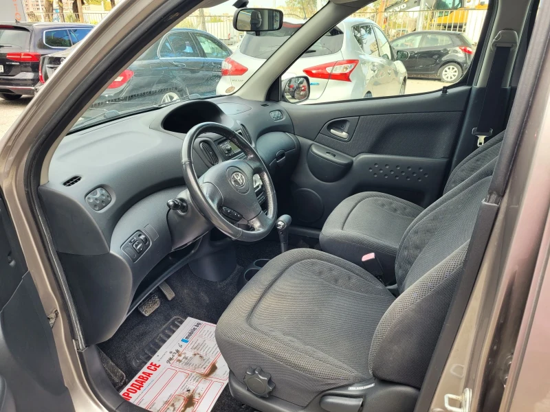 Toyota Yaris verso 1.4 I automatic , снимка 5 - Автомобили и джипове - 47536309