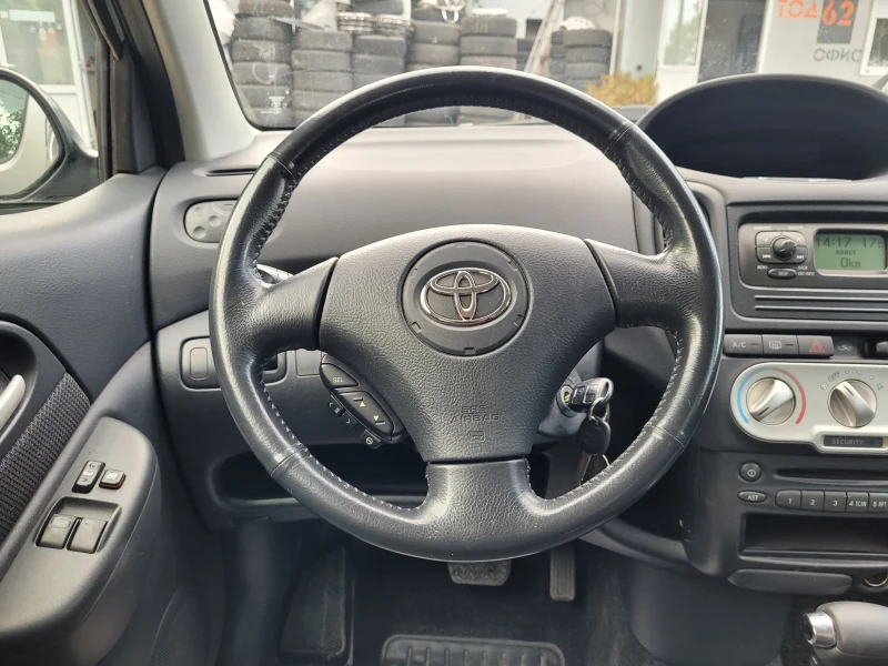 Toyota Yaris verso 1.4 I automatic , снимка 11 - Автомобили и джипове - 47536309