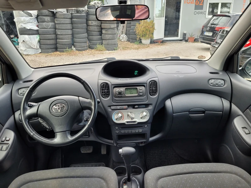 Toyota Yaris verso 1.4 I automatic , снимка 9 - Автомобили и джипове - 47536309