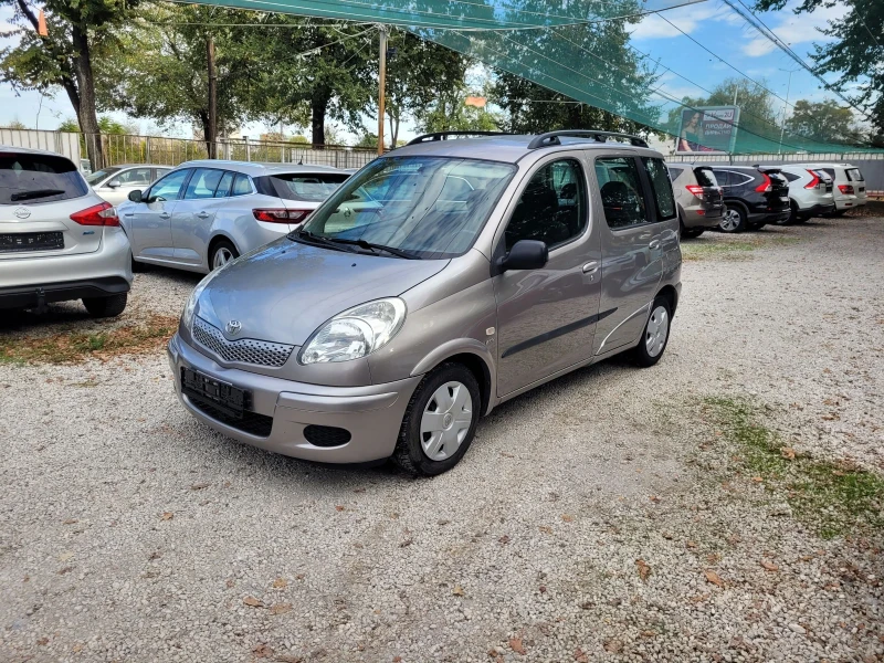 Toyota Yaris verso 1.4 I automatic , снимка 1 - Автомобили и джипове - 47536309