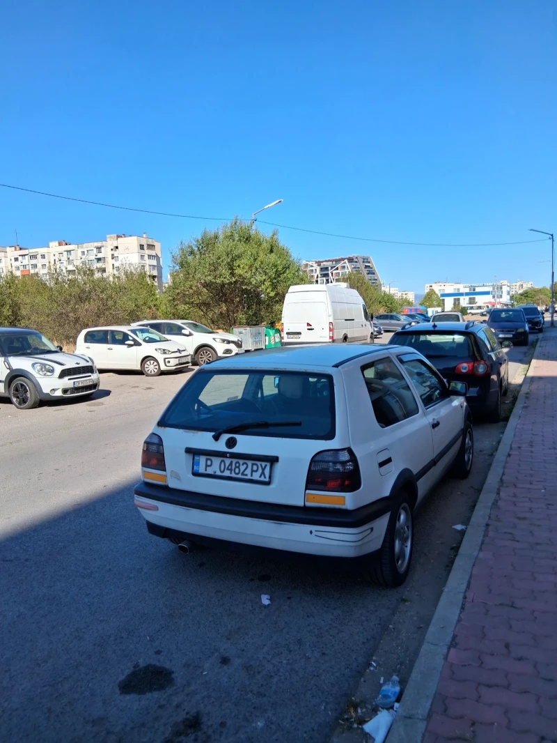 VW Golf 1.8, снимка 3 - Автомобили и джипове - 52148793