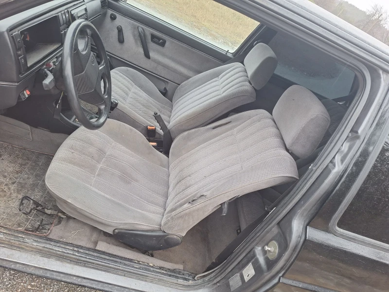 VW Golf 1.6 75, снимка 6 - Автомобили и джипове - 53086145