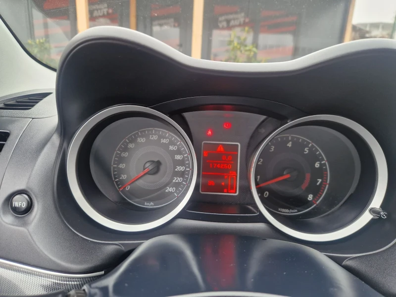 Mitsubishi Lancer 1.8i SB , снимка 13 - Автомобили и джипове - 53201574