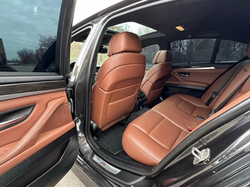 BMW 550 xDrive* Автокредит(Цена до БГ), снимка 15 - Автомобили и джипове - 53265252