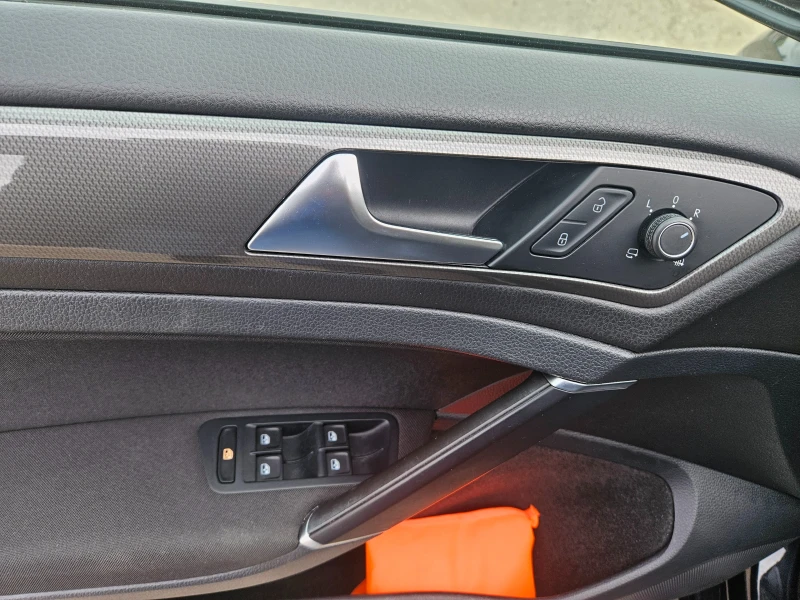VW Golf 1.6 TDi Германия  Учебен, снимка 10 - Автомобили и джипове - 53457082