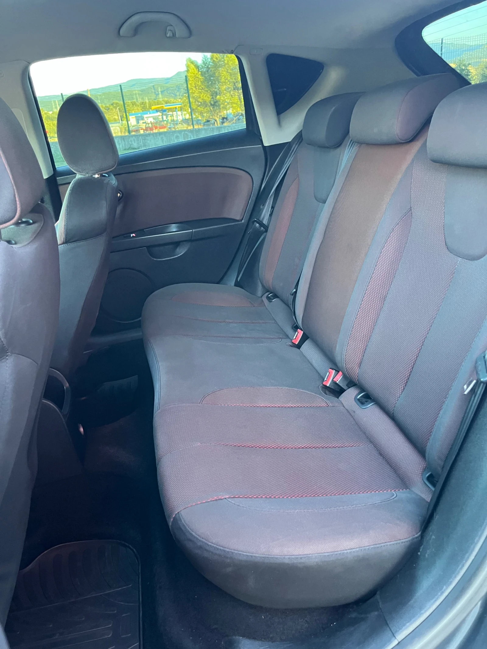 Seat Leon 2.0 TDI - изображение 10