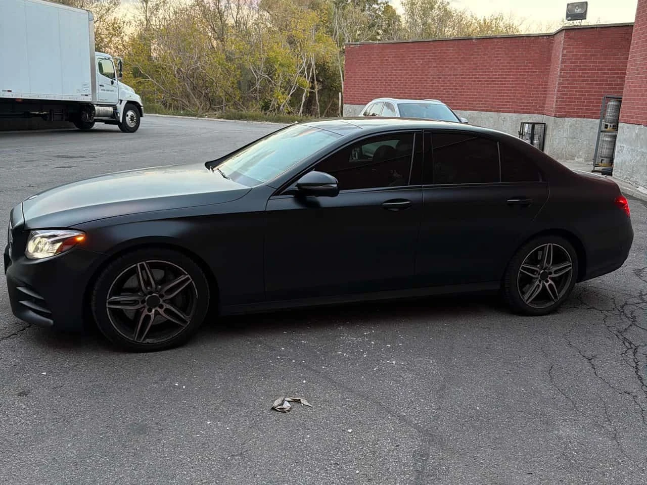 Mercedes-Benz E 400 4MATIC* DISTRONIC* BURMESTER* HEAD-UP* 360КАМЕРА, снимка 2 - Автомобили и джипове - 53804040