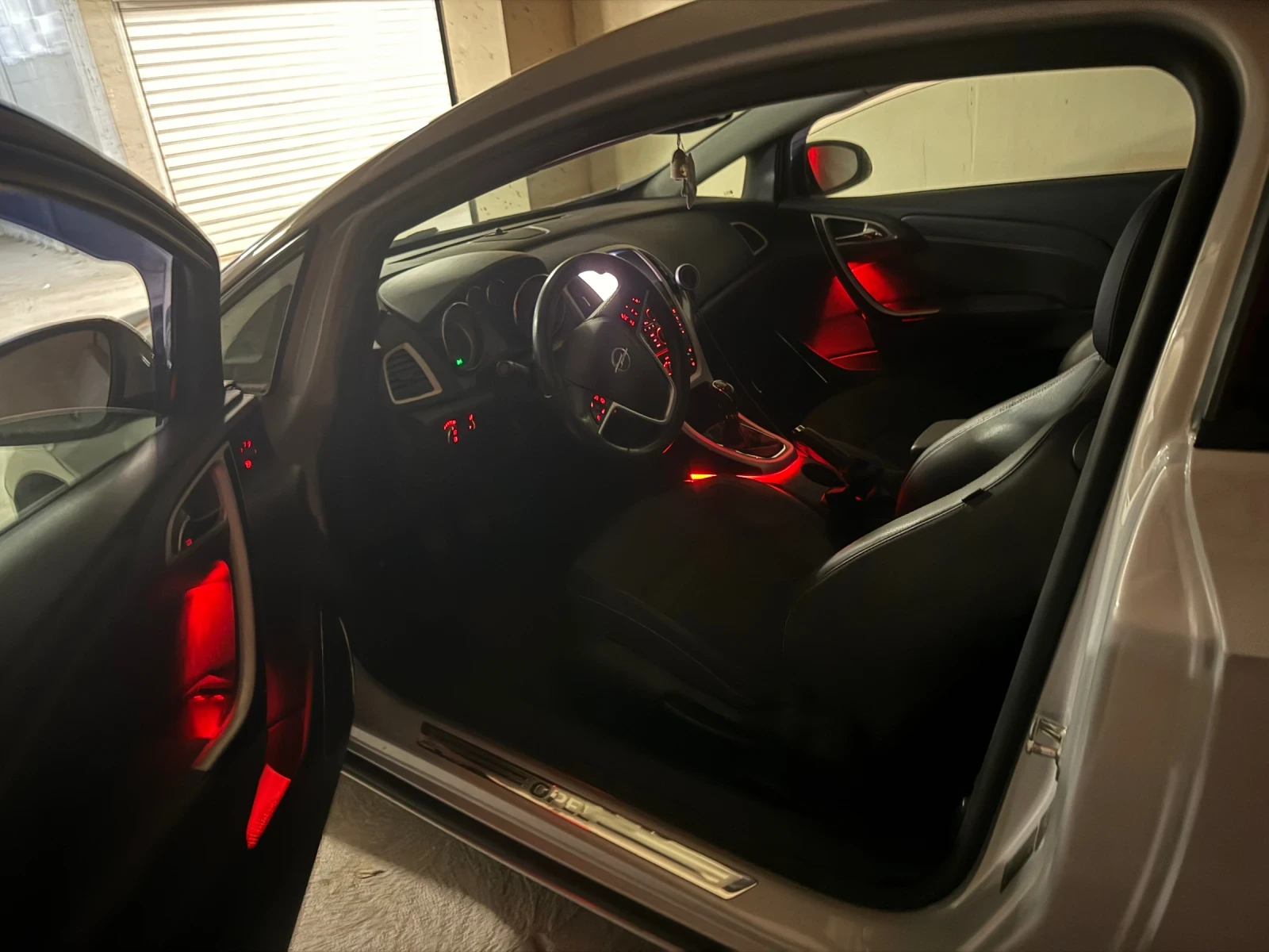 Opel Astra GTC 2.0cdi, снимка 17 - Автомобили и джипове - 53903641