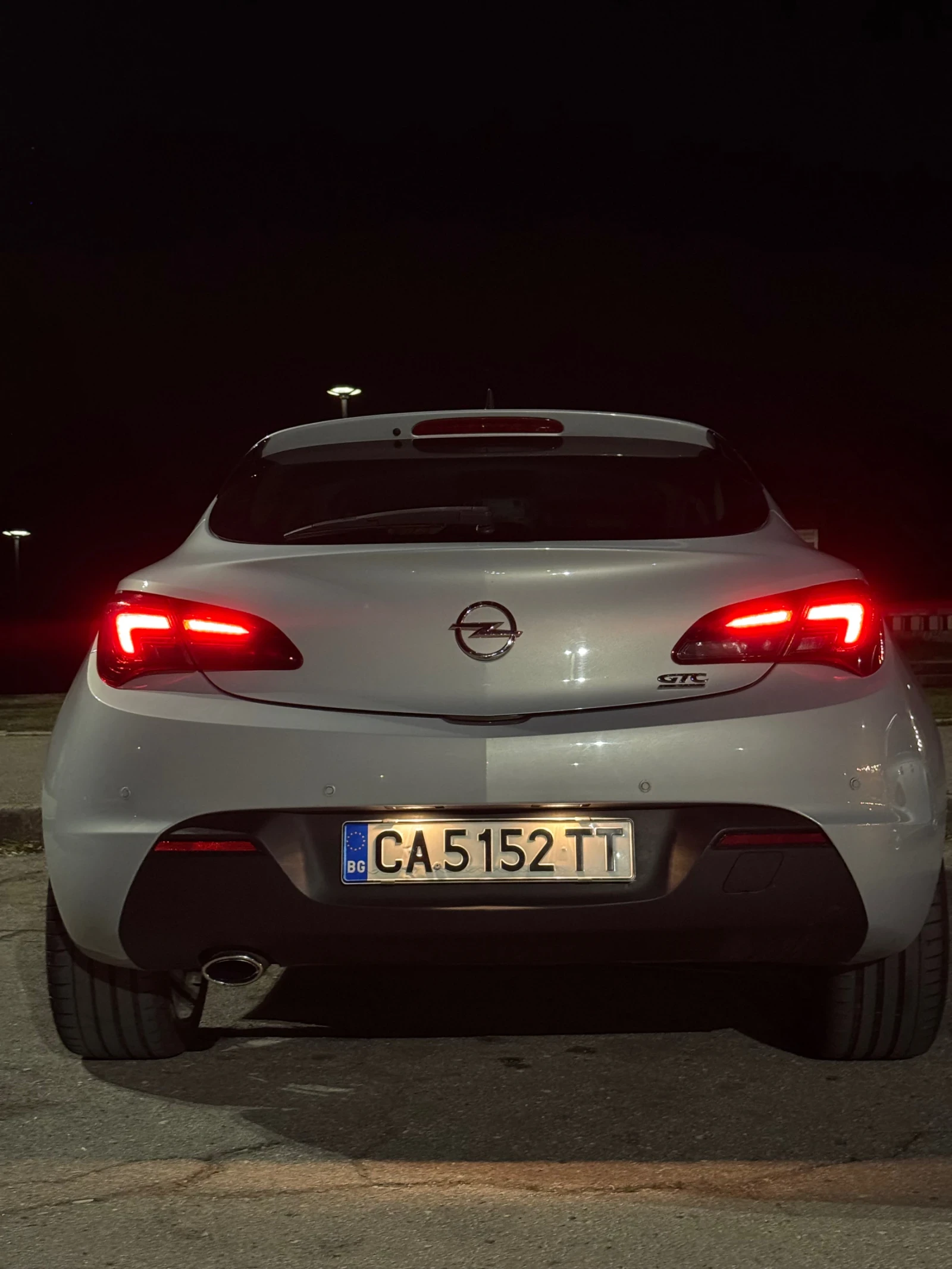 Opel Astra GTC 2.0cdi, снимка 15 - Автомобили и джипове - 53903641