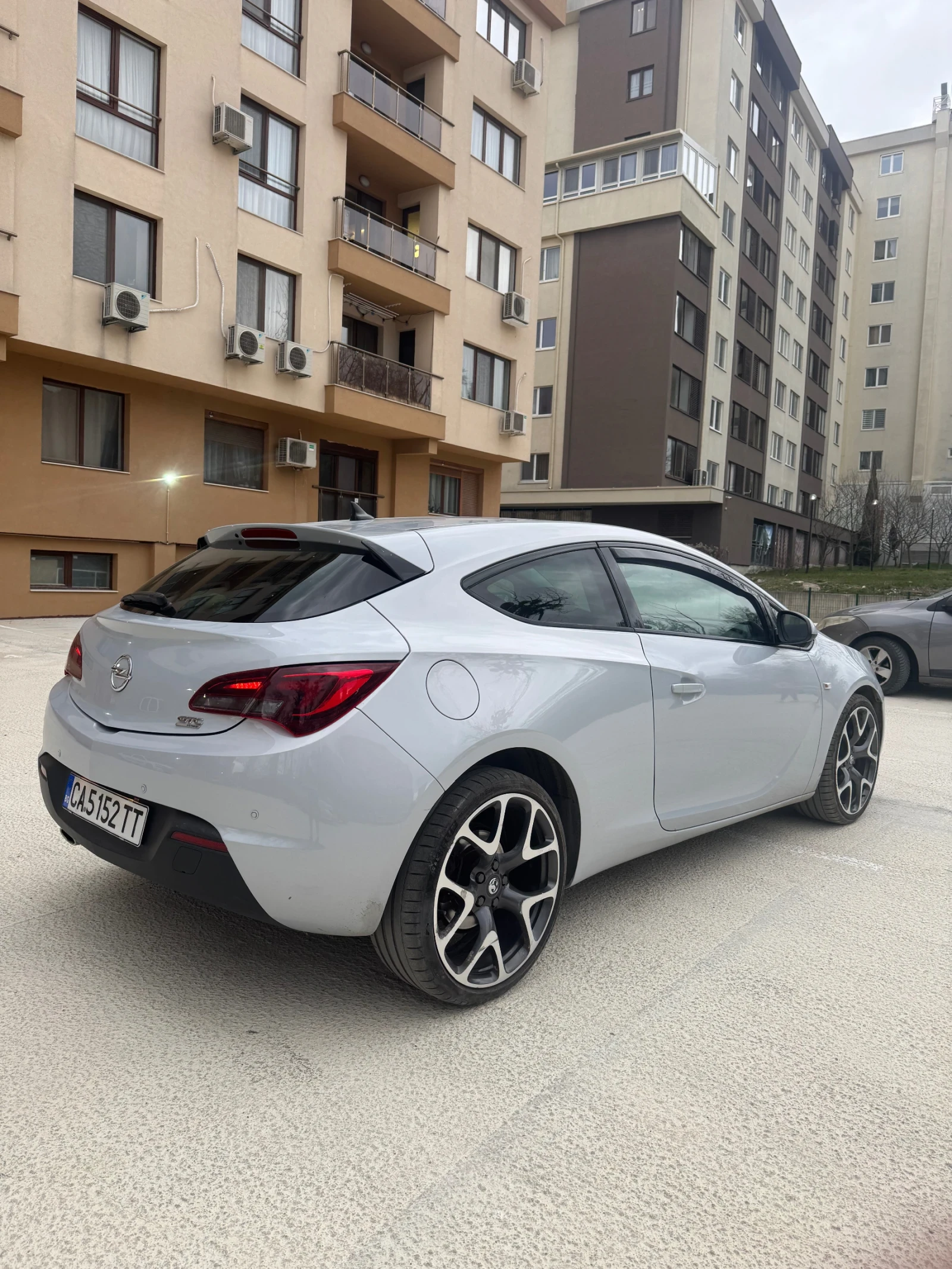 Opel Astra GTC 2.0cdi, снимка 7 - Автомобили и джипове - 53903641