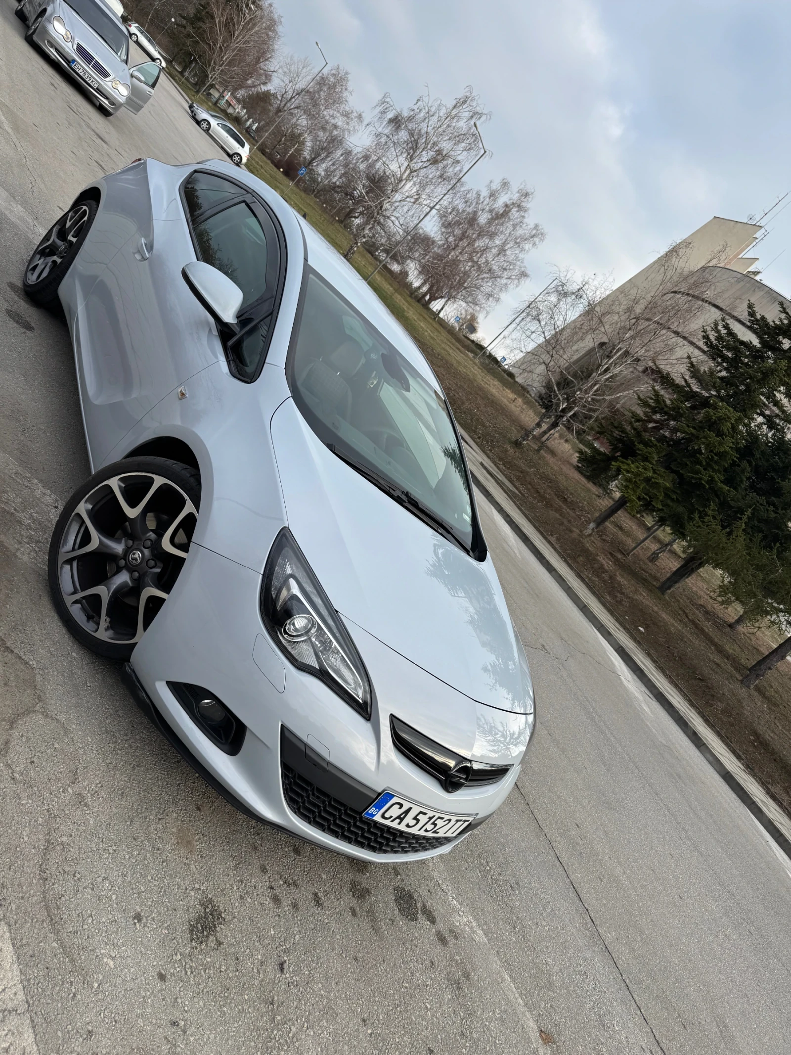 Opel Astra GTC 2.0cdi, снимка 16 - Автомобили и джипове - 53903641