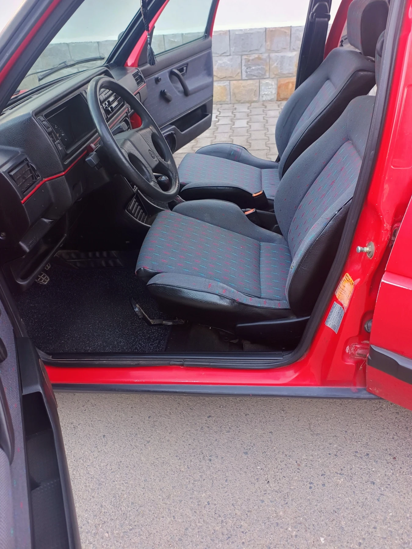 VW Golf 1.6td, снимка 8 - Автомобили и джипове - 54724771
